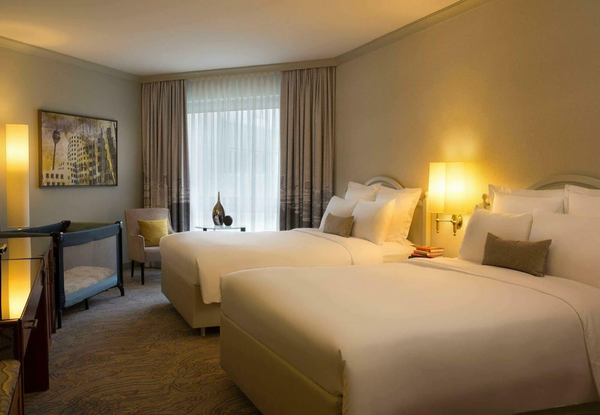 Renaissance Duesseldorf Hotel Ngoại thất bức ảnh